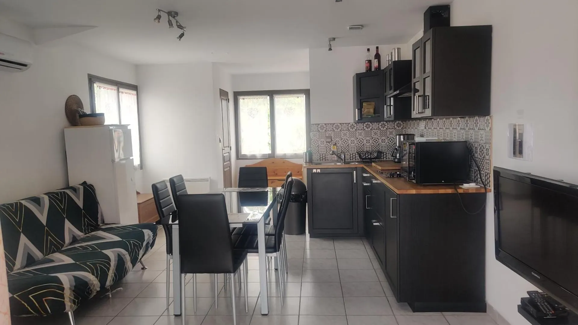 Holiday home Gite Du Charme Provencal Senas